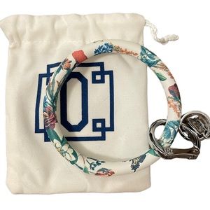 NIB. Oventure White Floral Leather “Big O Ring”